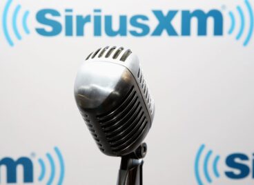 SiriusXM-mic-2016-billboard-1548