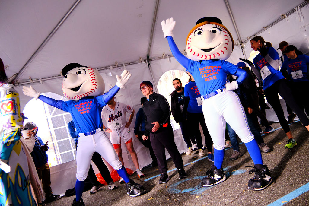 2025 Hungerthon Hustle – Mr & Mrs Met